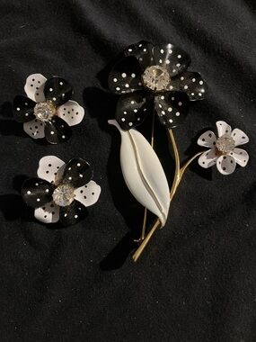 Avon Black and White Polka Dot Flower Brooch and Earring Set